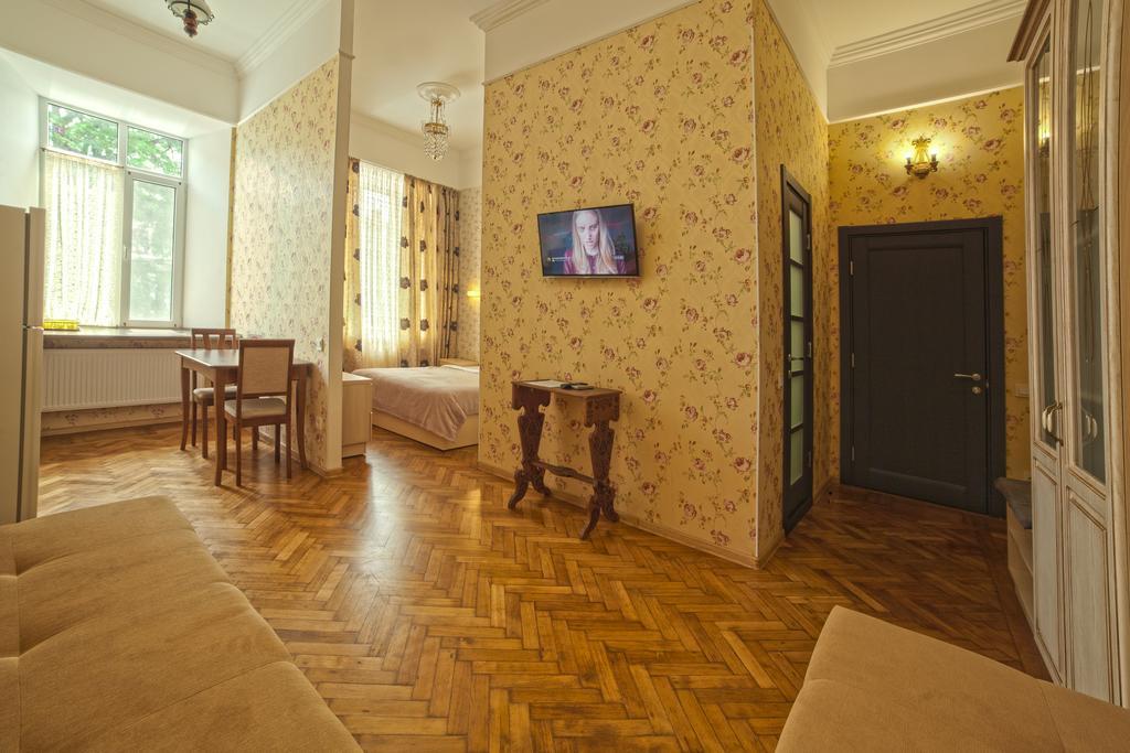 Apart Hotel Kvartira 1 Одеса Екстериор снимка